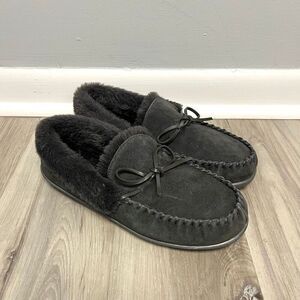 Clarks Slippers Women’s 9 Dark Gray Suede Slip On Moccasins Faux Fur Lining